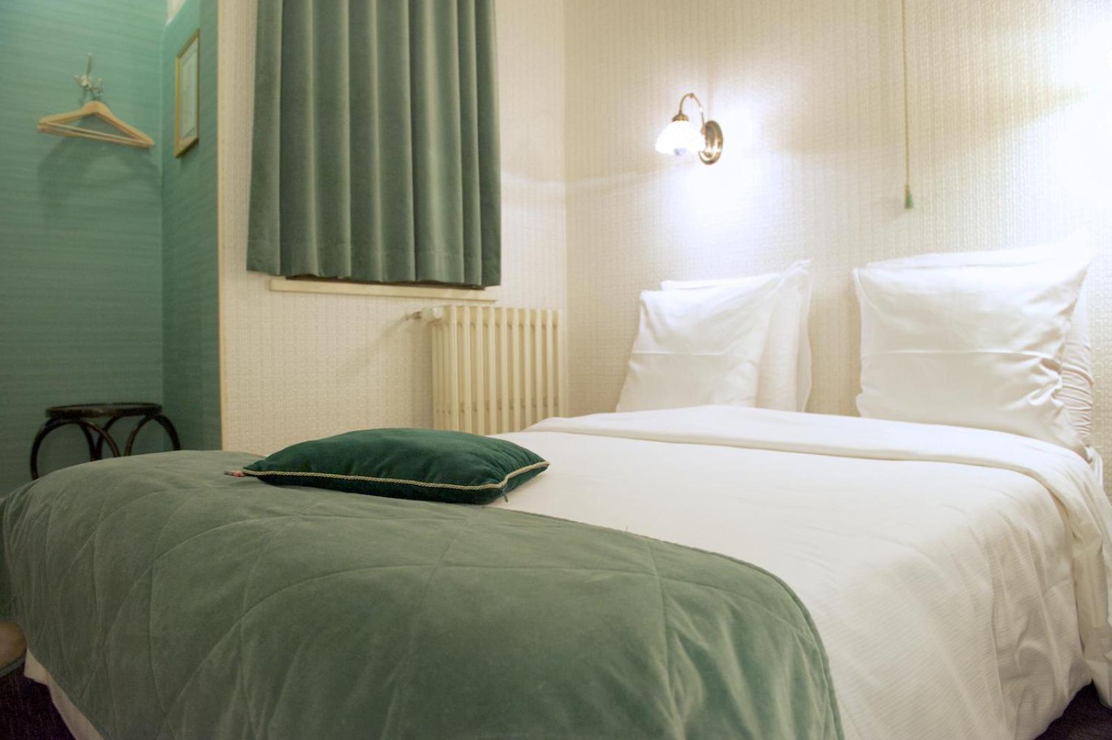 ホテル Latroupe Le Berger Saint-Gilles 部屋 写真